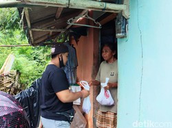Cegah Stunting, Pemuda di Banyuwangi Bagikan Daging Kurban ke Ibu Hamil