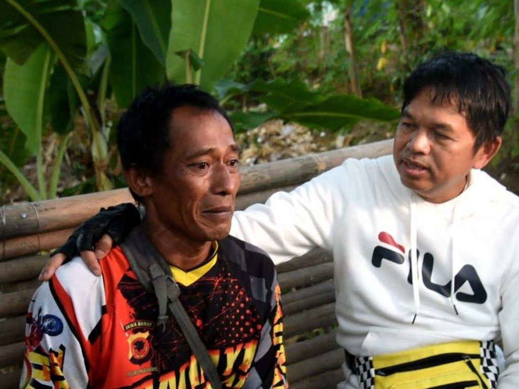 Pertemuan Haru Dedi Mulyadi dengan Petugas Sampah Teladan di Subang