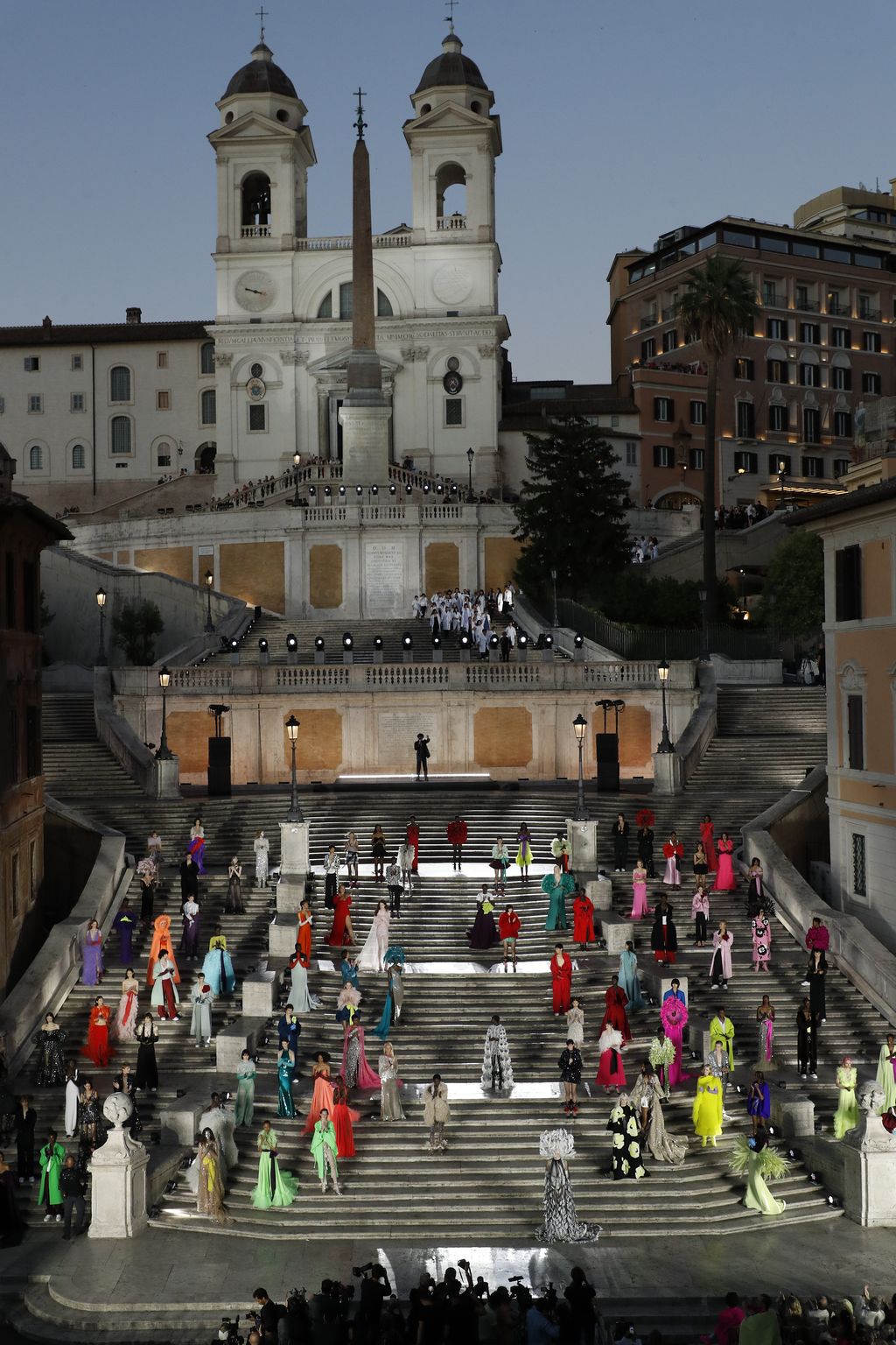 Fashion show Valentino Haute Couture Fall 2022 di Spanish Steps, Roma