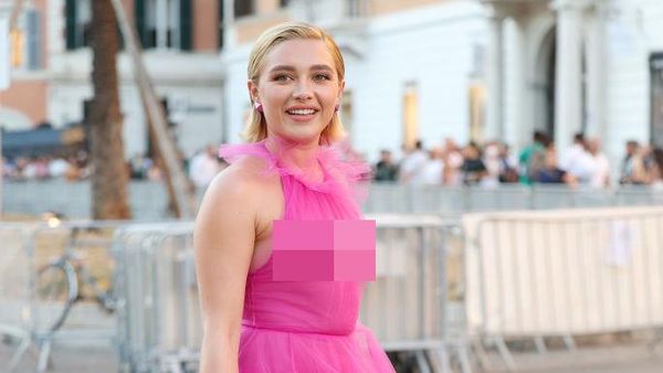 7 Gaya Nyentrik Florence Pugh, Aktris Jadi Kontroversi karena Gaun Transparan