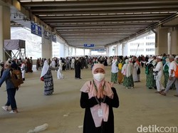 COVID-19 di Jatim Naik, Gubernur Khofifah Minta Warga Pakai Masker Lagi