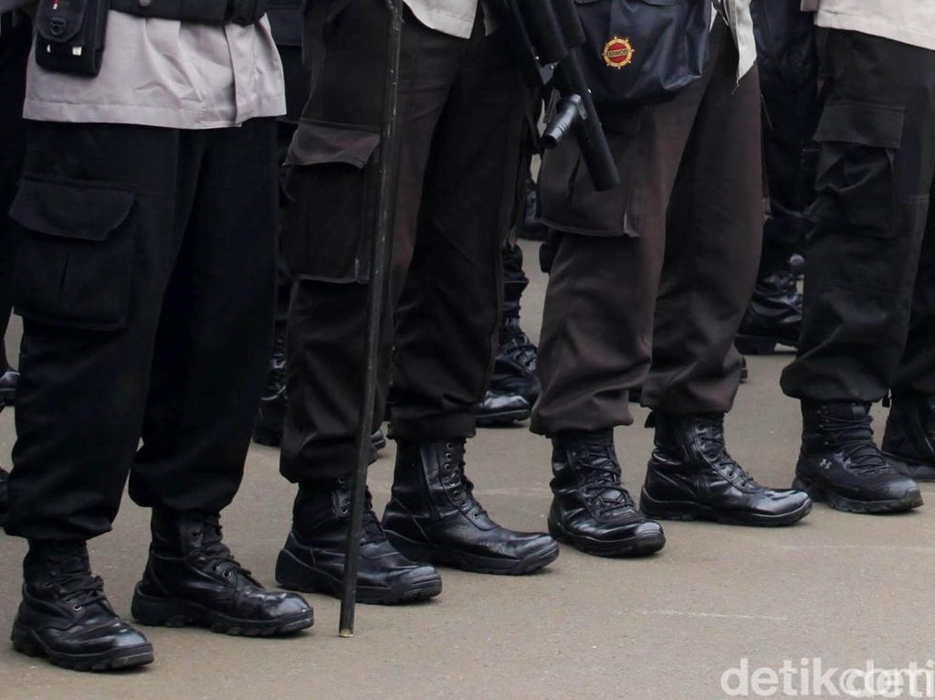 Pemecatan Tak Hormat Oknum Polisi Sultra Nyambi Calo Casis-Terima Rp 200 Juta Pemecatan Tak Hormat Oknum Polisi Sultra Nyambi Calo Casis-Terima Rp 200 Juta