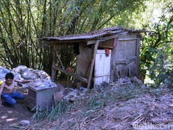 Kisah Ipin Warga Sukabumi yang Tinggal di Gubuk 2x2 Meter