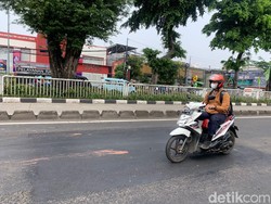 Jalan Rawan Jatinegara Kembali Bergelombang Usai Ditambal Sepekan