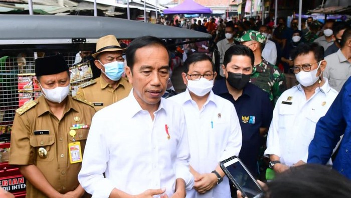 Jokowi di Pasar Sukamandi, Subang