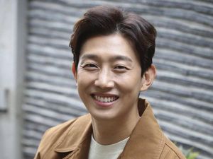 Kang Ki Young Batal ke Bali Bareng Pemain Extraordinary Attorney Woo Kang Ki Young Batal ke Bali Bareng Pemain Extraordinary Attorney Woo