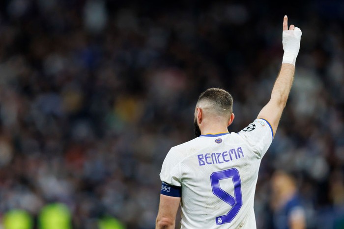 MADRID, SPAIN - MARCH 09: Karim Benzema of Real Madrid CF celebrates after scoring his team's second goal during the UEFA Champions League Round Of Sixteen Leg Two match between Real Madrid and Paris Saint-Germain at Estadio Santiago Bernabeu on March 9, 2022 in Madrid, Spain. (Photo by Berengui/DeFodi Images via Getty Images)