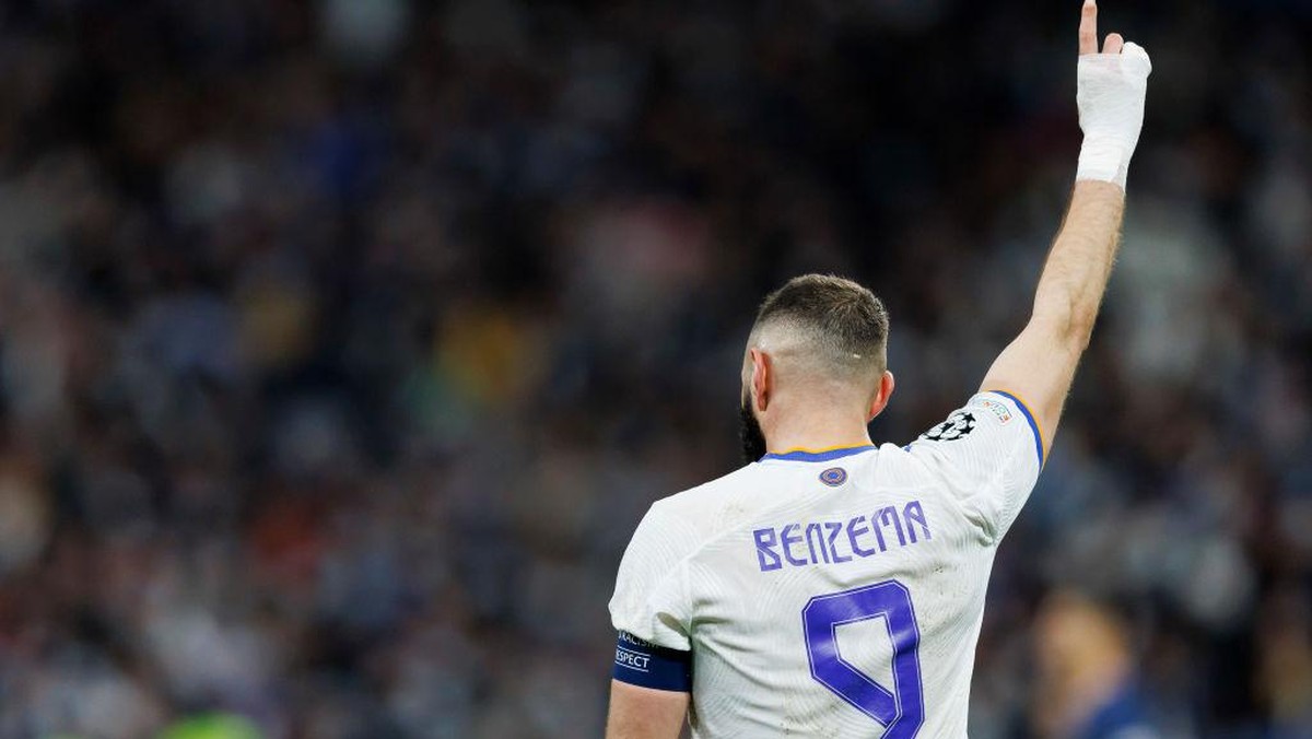 Karim Benzema raih penghargaan Pemain Terbaik UEFA 2021/2022. (Foto: Getty Images)