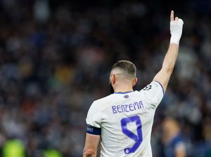 Karim Benzema & Alexia Putellas Pemain Terbaik UEFA 2021/2022 Karim Benzema & Alexia Putellas Pemain Terbaik UEFA 2021/2022