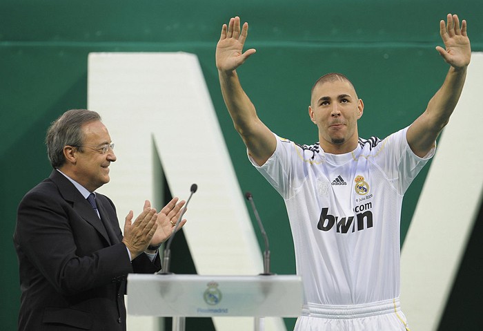 Karin Benzema of Real Madrid celebrates his second goal during the La Liga 1st Division match between Real Madrid and C.D.Tenerife at the Stadio Santiago Bernabeu in Madrid, Spain. | Location: Madrid, Spain.  (Photo by ben radford/Corbis via Getty Images)