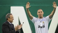 Karim Benzema awalnya pakai nomor punggung 11 di musim pertamanya di Real Madrid pada 2009/2010. Setelahnya, Benzema baru pakai nomor 9 (yang sebelumnya dipakai Cristiano Ronaldo) (Getty Images)