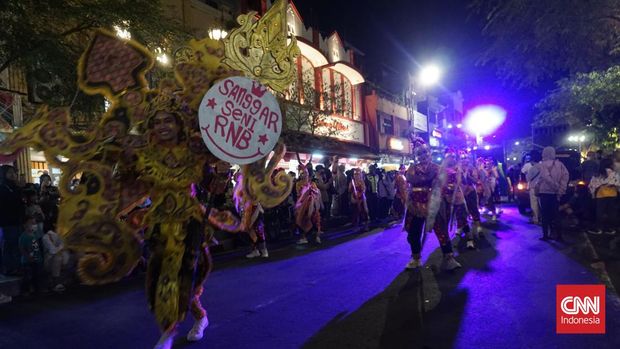 Pawai budaya di Selasa Wage Malioboro, Selasa (12/7). CNN Indonesia