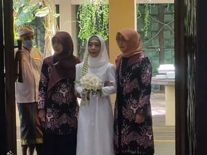 Viral Wanita Baru Ketemu Jodoh Usia 47 Tahun, Penuh Lika-liku, Dinikahi Bule Viral Wanita Baru Ketemu Jodoh Usia 47 Tahun, Penuh Lika-liku, Dinikahi Bule