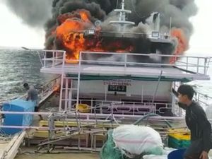 Kapal Penangkap Ikan Terbakar di Perairan Paiton Probolinggo, 25 ABK Selamat