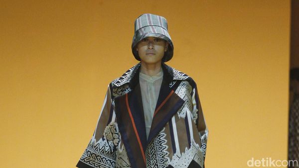 10 Koleksi Indahnya Busana Terbaru Biyan, Terbuat dari Tenun Ikat Sumba
