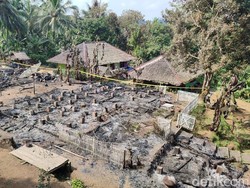 Puing-puing di Kampung Kuta Usai Dilanda Kebakaran Hebat