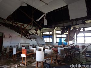 SMAN 23 Makassar Belum Ada Perbaikan di Lantai 3, Kerusakan Semakin Parah SMAN 23 Makassar Belum Ada Perbaikan di Lantai 3, Kerusakan Semakin Parah