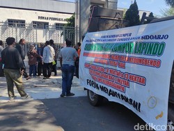 Korban Lumpur Sidoarjo Geruduk DPRD, Tuntut Ganti Rugi Fasum-Pemakaman Umum