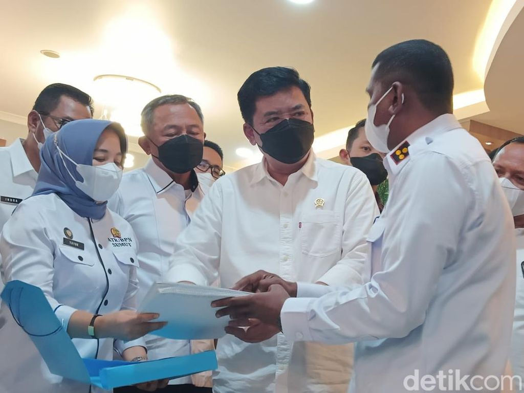 Sambangi Kantor Pertanahan Medan, Menteri ATR Tanya Soal Pungli
