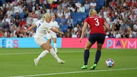 Beth Mead sukses menjadi bintang kemenangan Inggris lewat hattrick-nya. Kemenangan ini juga menjadi yang terbesar dalam sejarah Piala Eropa Wanita.