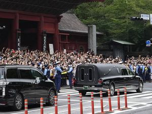 Penghormatan Terakhir bagi Shinzo Abe saat Pemakaman Penghormatan Terakhir bagi Shinzo Abe saat Pemakaman