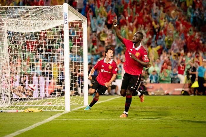 MU vs Liverpool BANGKOK, THAILAND - JULY 12: Facundo Pellistri of Manchester celebrates scoring their fourth goal during the preseason friendly match between Liverpool and Manchester United at Rajamangala Stadium on July 12, 2022 in Bangkok, Thailand. (Photo by Ash Donelon/Manchester United via Getty Images)