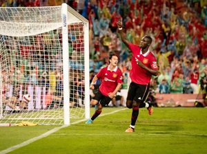 Aksi Keren Eric Bailly: Overlap Awali Gol MU, Gocek Thiago Pula Aksi Keren Eric Bailly: Overlap Awali Gol MU, Gocek Thiago Pula