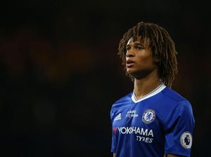 Bukan Ake, Chelsea Harus Coba Boyong 2 Bek Ini