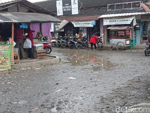 Kumuhnya Pasar Pananjung Pangandaran, Jalan Becek hingga Bau Sampah Kumuhnya Pasar Pananjung Pangandaran, Jalan Becek hingga Bau Sampah