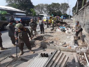 Warung Bekas Prostitusi di Cirebon Dibongkar Satpol PP