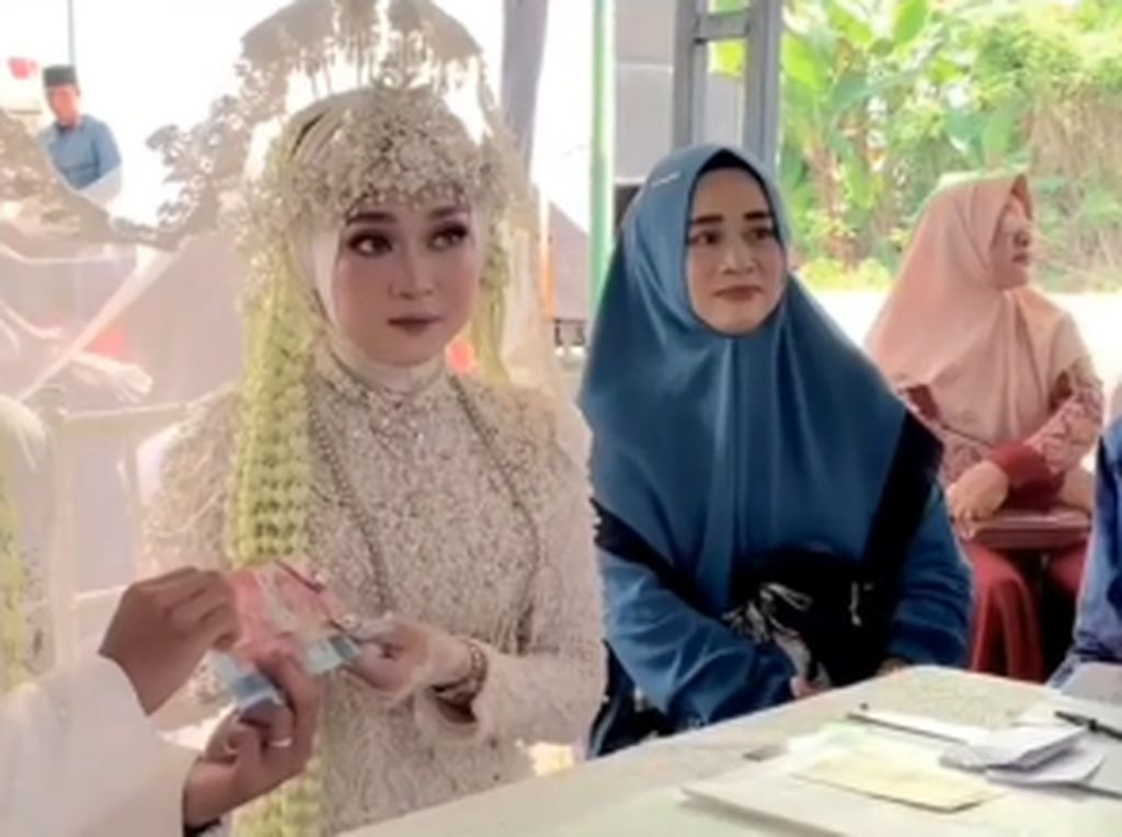 Viral Pernikahan Mahar Rp 250 Ribu, Mempelai Wanita Disebut Bak Bidadari Viral Pernikahan Mahar Rp 250 Ribu, Mempelai Wanita Disebut Bak Bidadari