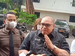 Razman Arif Penuhi Panggilan Penyidik atas Kasus Hotman Paris Razman Arif Penuhi Panggilan Penyidik atas Kasus Hotman Paris