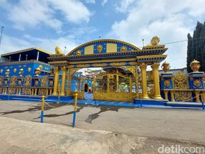 Penampakan Rumah Orang Terkaya di Bandung Barat yang Viral