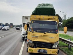 Pikap dan 2 Truk Kecelakaan Beruntun di Tol Jagorawi Arah Bogor