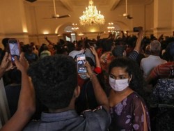 Keluh Kesah Warga Sri Lanka: Kami Antre Makanan, Presiden Hidup Mewah!