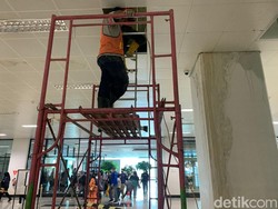 Perbaikan Atap Bocor di Stasiun Manggarai Jaksel Masih Berlangsung