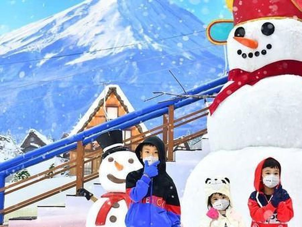 Rasakan Main Salju Tanpa ke Luar Negeri di Trans Snow Bintaro