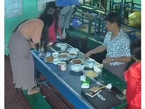 Begini Nasib Wanita yang Kebanyakan Foto Makanan Sebelum Disantap Begini Nasib Wanita yang Kebanyakan Foto Makanan Sebelum Disantap