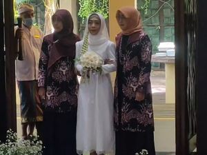 Viral Kisah Wanita Asal Surabaya Dinikahi Bule saat Usianya 47 Tahun Viral Kisah Wanita Asal Surabaya Dinikahi Bule saat Usianya 47 Tahun