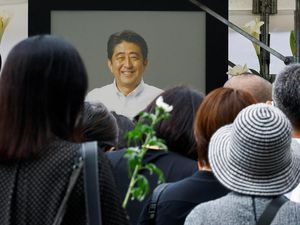 Mantan PM Jepang Shinzo Abe Dimakamkan, Pelayat Berdatangan Mantan PM Jepang Shinzo Abe Dimakamkan, Pelayat Berdatangan