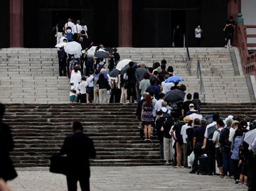 Warga Jepang Antre Beri Penghormatan untuk Shinzo Abe