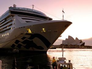 Pasangan Lansia Tinggal di Kapal Pesiar, Tolak Panti Jombo: Lebih Murah