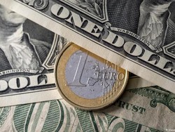 Apa Arti Melemahnya Euro bagi Konsumen di UE dan AS?