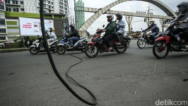 Awas! Ada Kabel Putus di Bekasi Timur