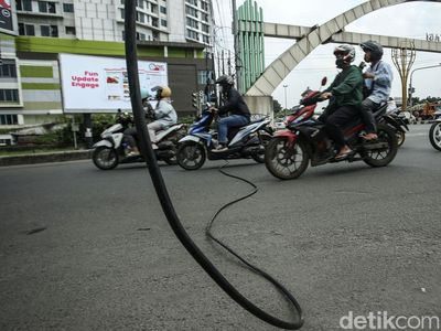 Awas! Ada Kabel Putus di Bekasi Timur
