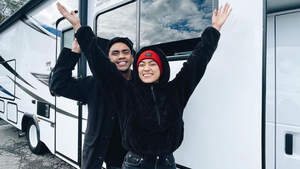 Ayudia Bing Slamet dan suami