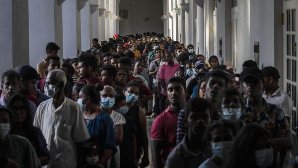 Foto Terbaru, Rumah Presiden Sri Lanka Dipenuhi Massa Sampai ke Jalan