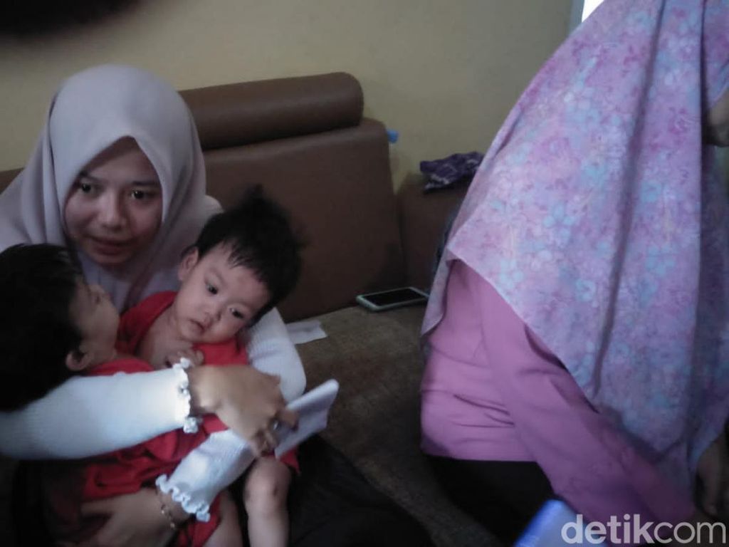 Pilu Bayi Kembar Siam Asal KBB, Butuh Bantuan untuk Operasi Pemisahan Pilu Bayi Kembar Siam Asal KBB, Butuh Bantuan untuk Operasi Pemisahan