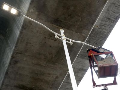 Perbaikan Lampu PJU di Kolong Tol Bekasi Raya