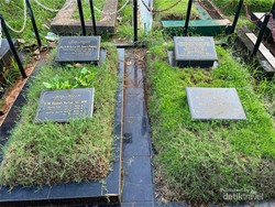 Bagaimana Menjawab Tiga Pertanyaan Malaikat di Alam Kubur?